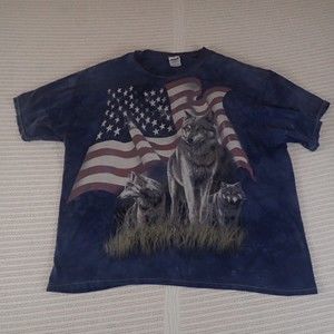 Vintage Three Wolves with American Flag Printed on Gildan Shirt Size: XL